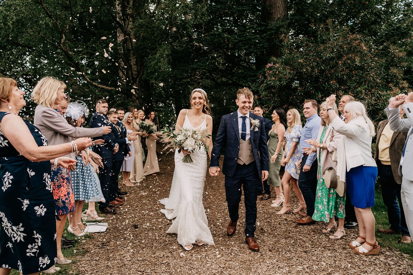 Confetti at the outdoor wedding at Hobbit Hill